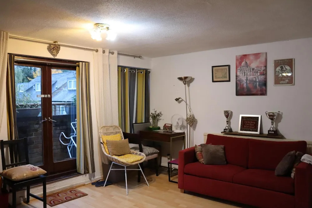 Comfortable 2-bed House in London Zone 2