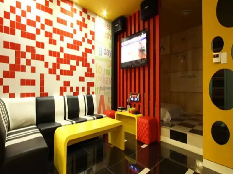 Show Hotel