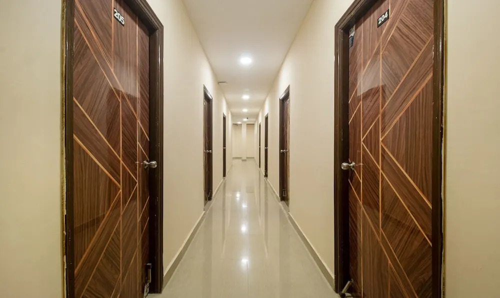 Itsy Hotels Yogeshwara Grand