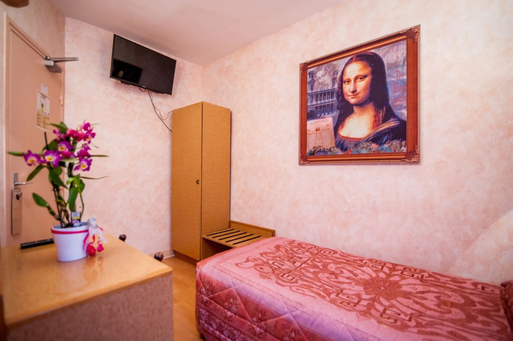 Hotel Leonard De Vinci 75011