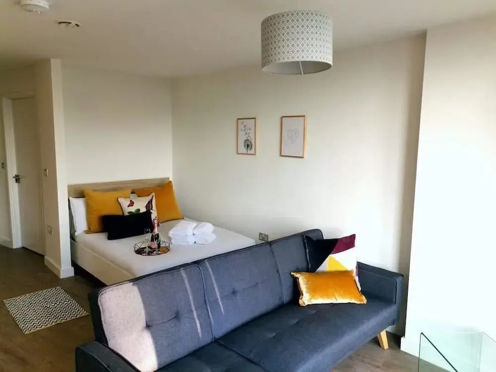 A Modern Studio With Great City Views - 17th Floor, City Views & 2 Minutes to Canal