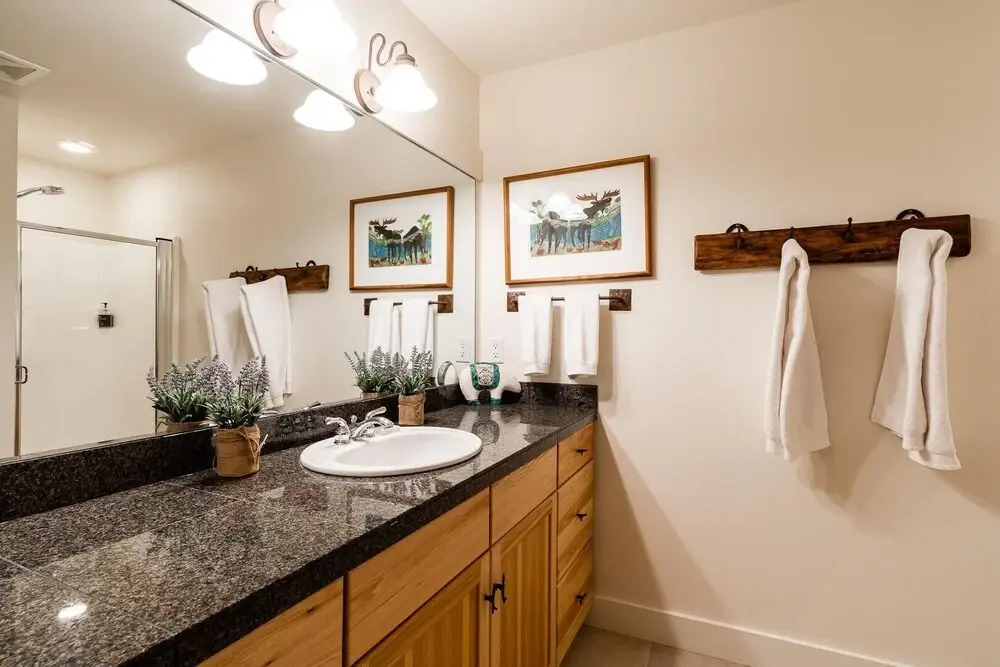 Saddle Ridge V2 3 Bedroom Condo by Moonlight Basin Lodging
