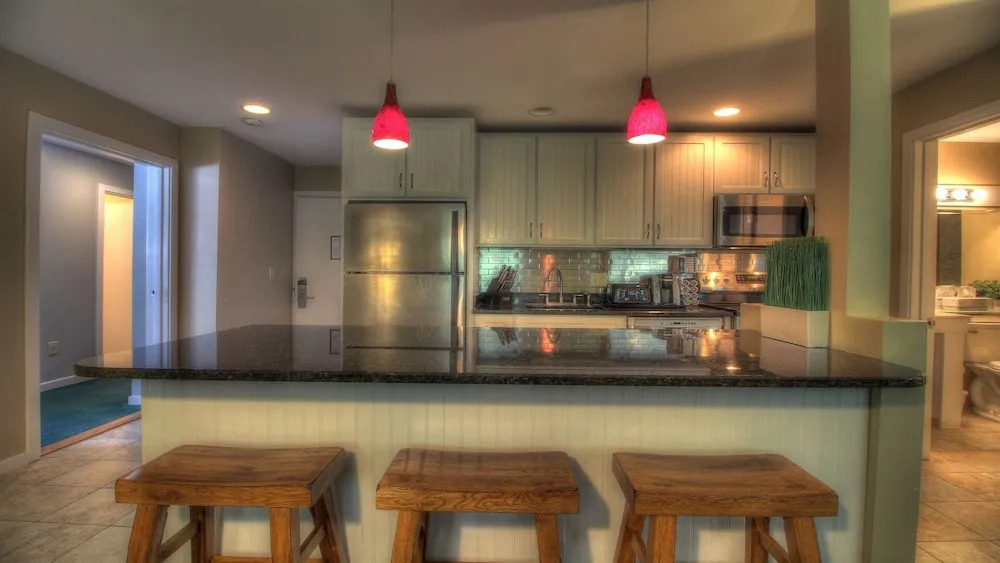 Kcis 342 - Renovated Two Room Condo Suite, Close To Mountain!
