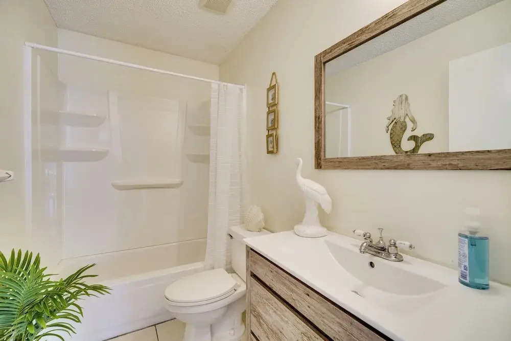 Sun, Sand & Relaxation! Home w/ Lanai in Palm Bay