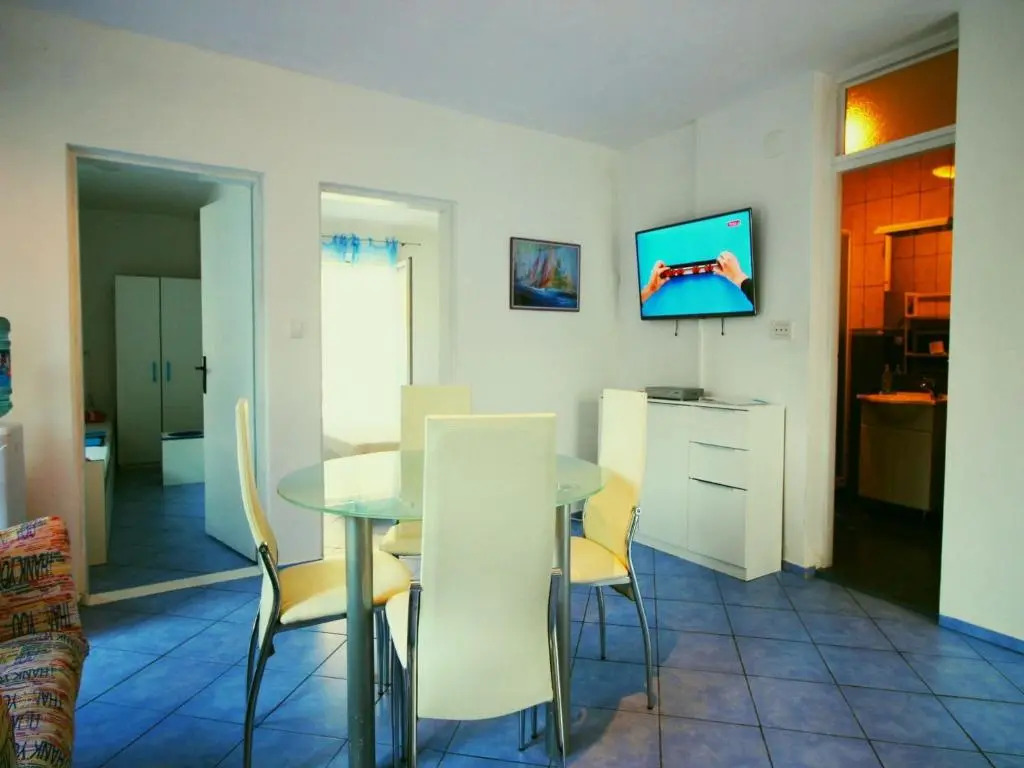 Apartments Roza 1-2