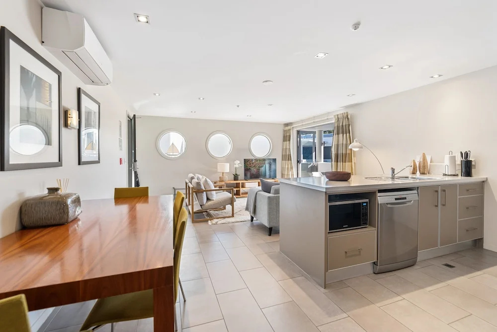 Paihia 2 Bedroom Apartment with Pool