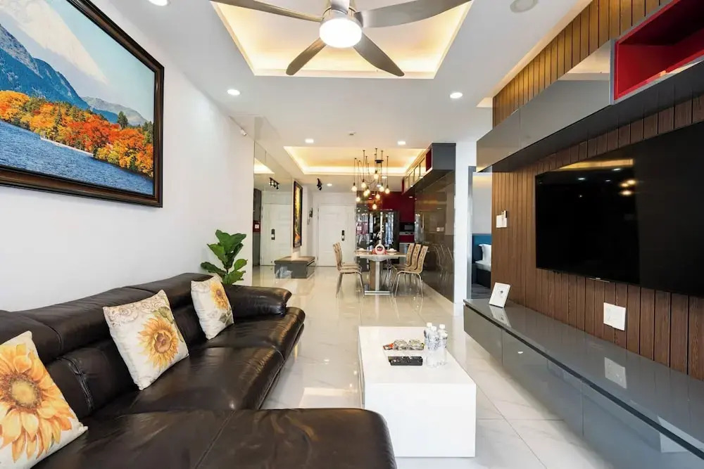 COZY 3-BR Apartment in the center of District 7