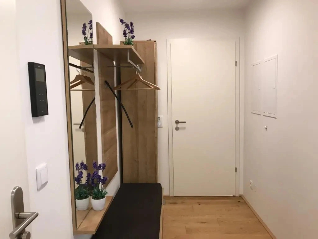 Spacious, Modern 1-bdrm Apt near VIC & Austria Ctr