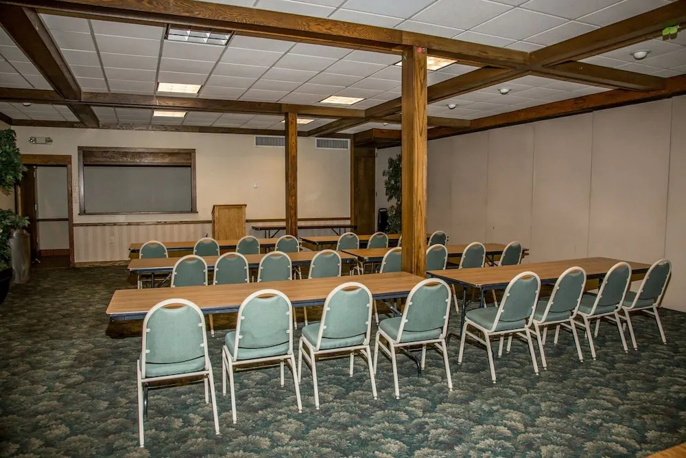 Vista Inn And Suites Fargo