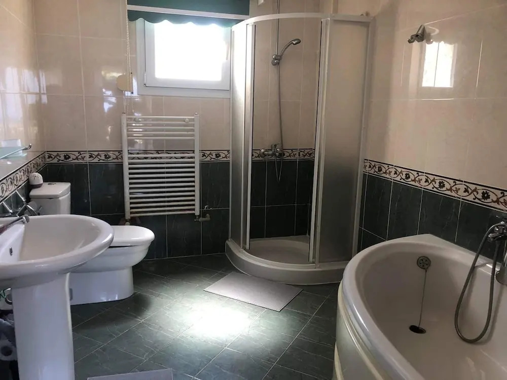 Villa Green Palace, Private Pool, Sea & Mountain Views , Spacious & Beautiful