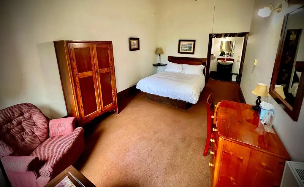 The Monarch Hotel