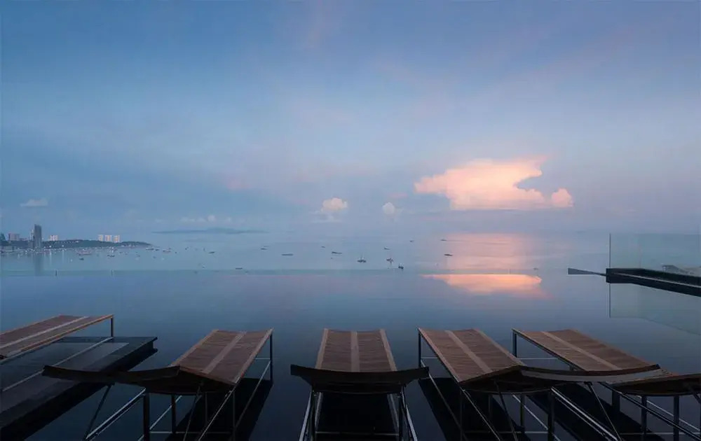 1BR Centric Sea 812 With Infinity Pool