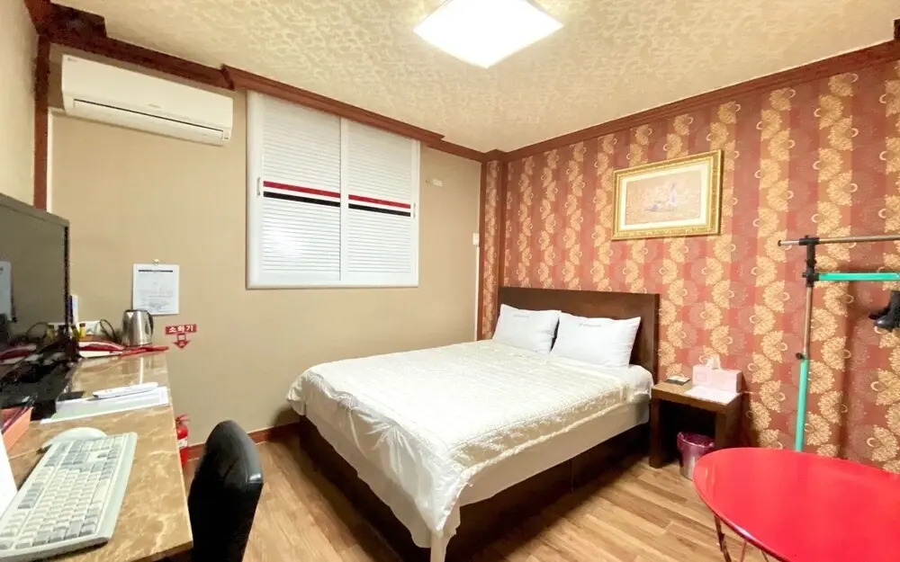 Ulsan Jeonhadong Gyeongwon Biz