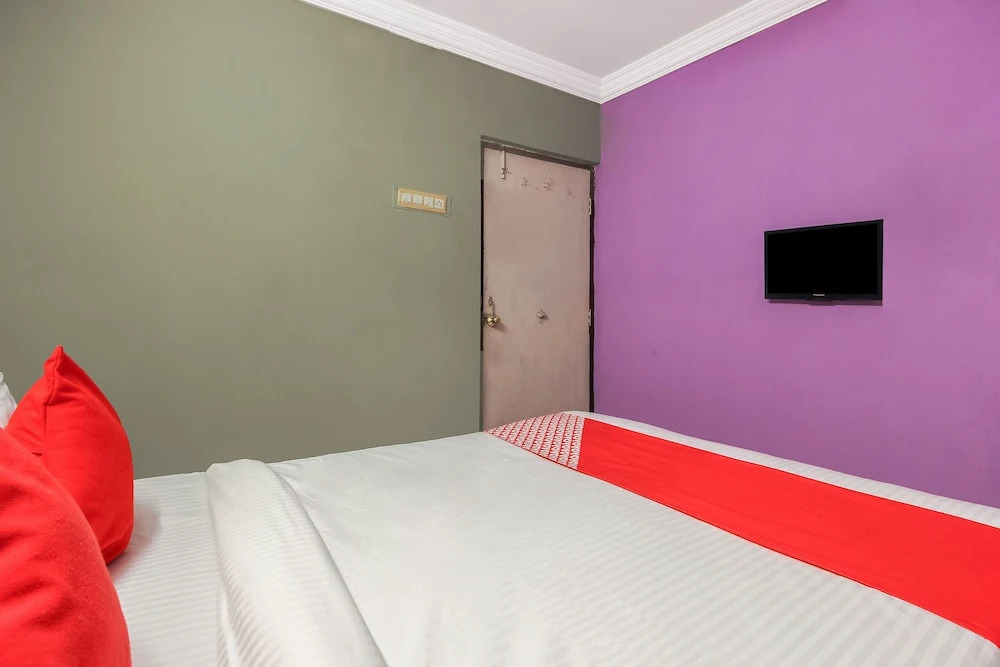 OYO 26562 Dazzle Lodge