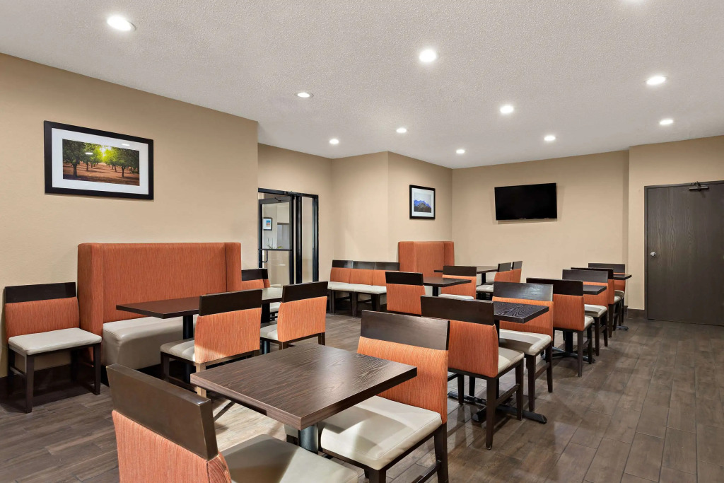 Comfort Suites University