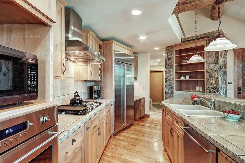 Dunkin Hill Lodge - Private Home by RedAwning