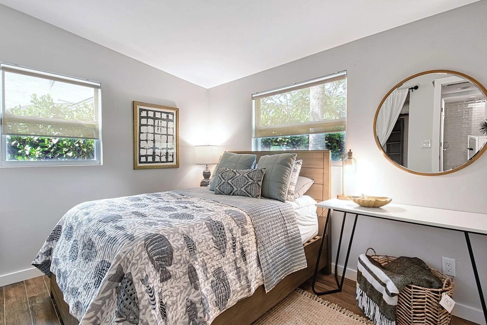 Near Old Naples! Coastal Escape w/ Tropical Patio