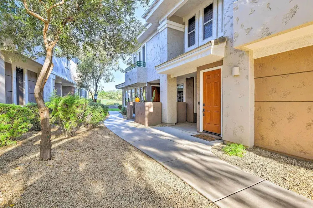 Pool, Balcony & Golf Course Views: Scottsdale Gem