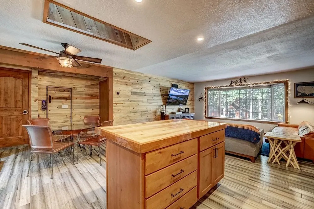 The Blue Lake House - Family fun Abound