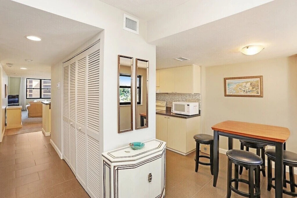 Gulf And Bay Club- B507 Great Location! 2 Bedroom Condo