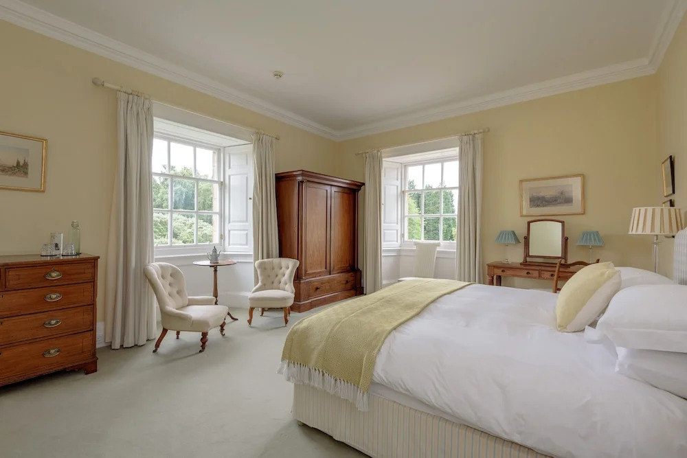 JOIVY Gilmerton House - Historic Scottish Mansion