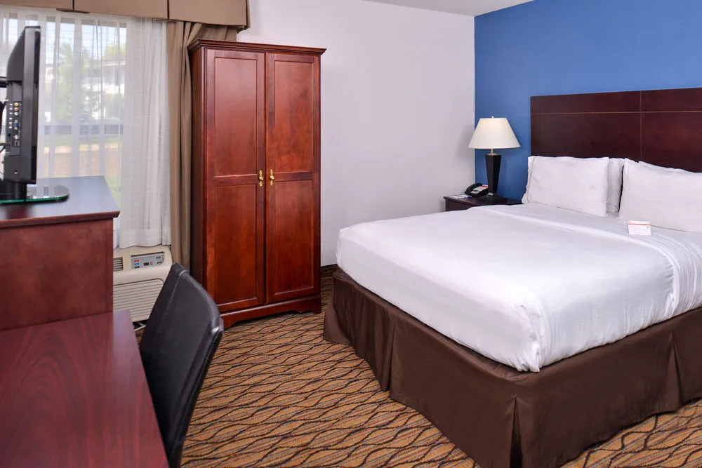 Holiday Inn Express & Suites Central Omaha by IHG
