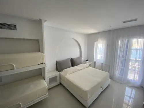 SeaRock Rooms and Suites