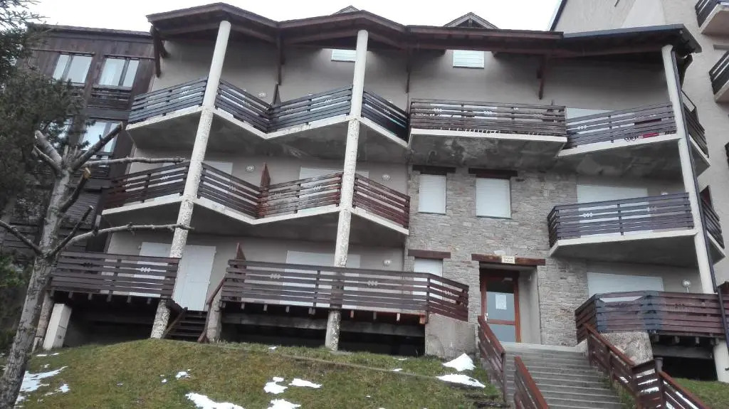Charmant T2 avec cabine fermée et terrasse