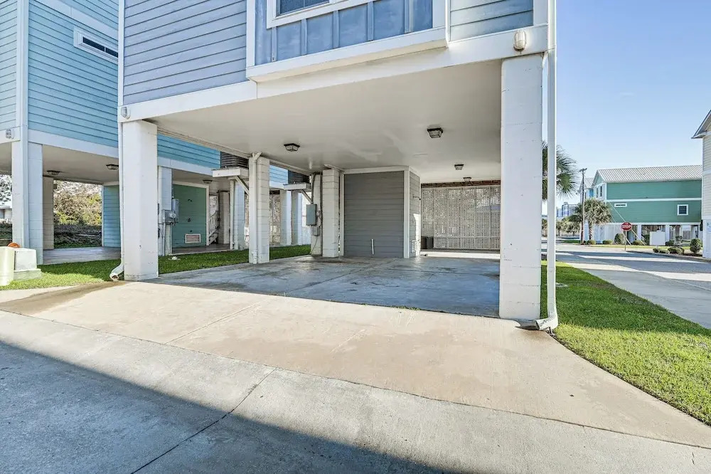 Walk to Shore: Myrtle Beach Home w/ Pool Access!