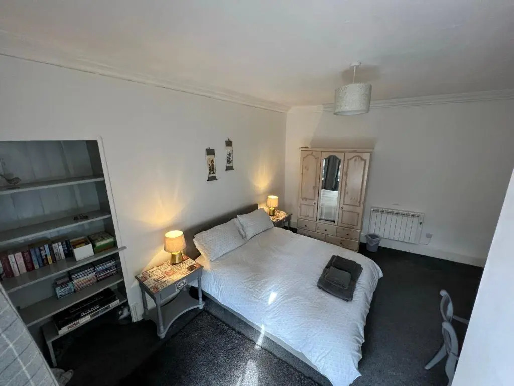 Stylish 2nd Floor Georgian Period Flat (Adults Only)