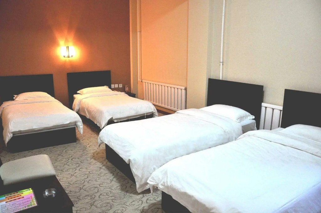 Dalian Yijia Business Hotel
