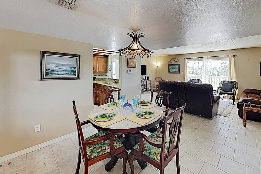 New Listing! Bay-view W/ Pool, Walk To Beach 2 Bedroom Condo
