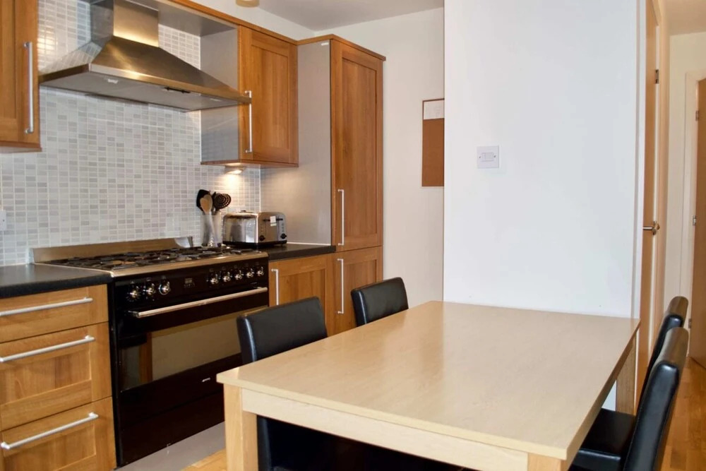 Modern 2 Bedroom City Centre Flat