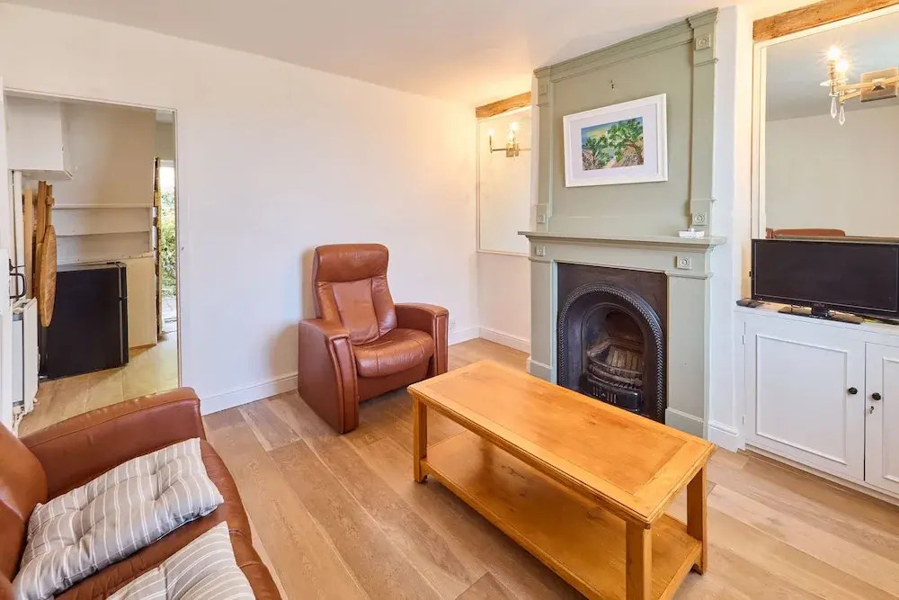 Host Stay Old Stone Cottage