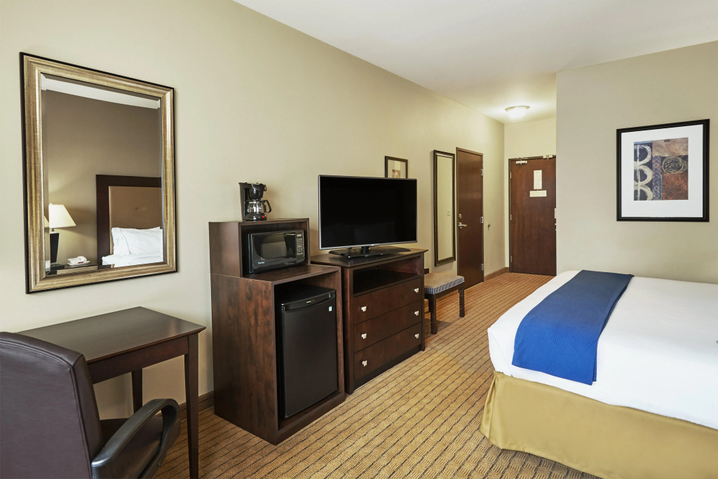 Holiday Inn Express Hotel & Suites Madison-Verona by IHG