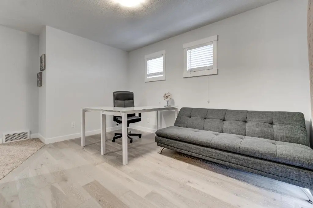 Three-Bedroom House with Walk-in Closet #29 Sunalta Downtown