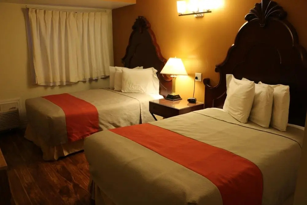 Midtown Motel & Suites