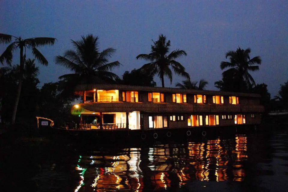 Rosey Houseboats