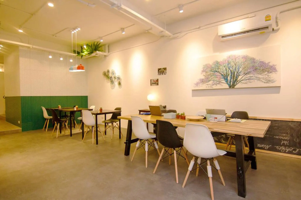 Folk Poshtel Asok