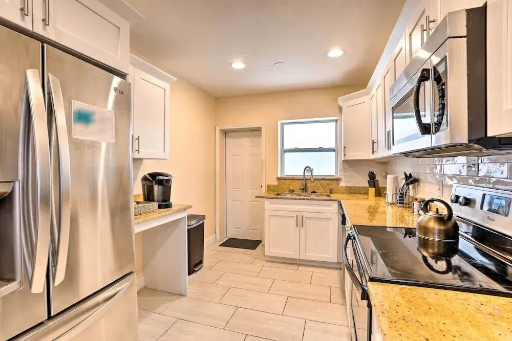 Gorgeous Tampa Getaway ~ 7 Mi to Downtown!