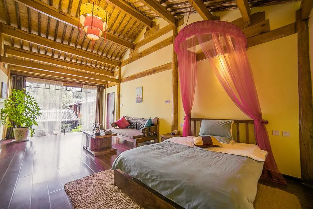 Lijiang Left Bank Holiday Inn