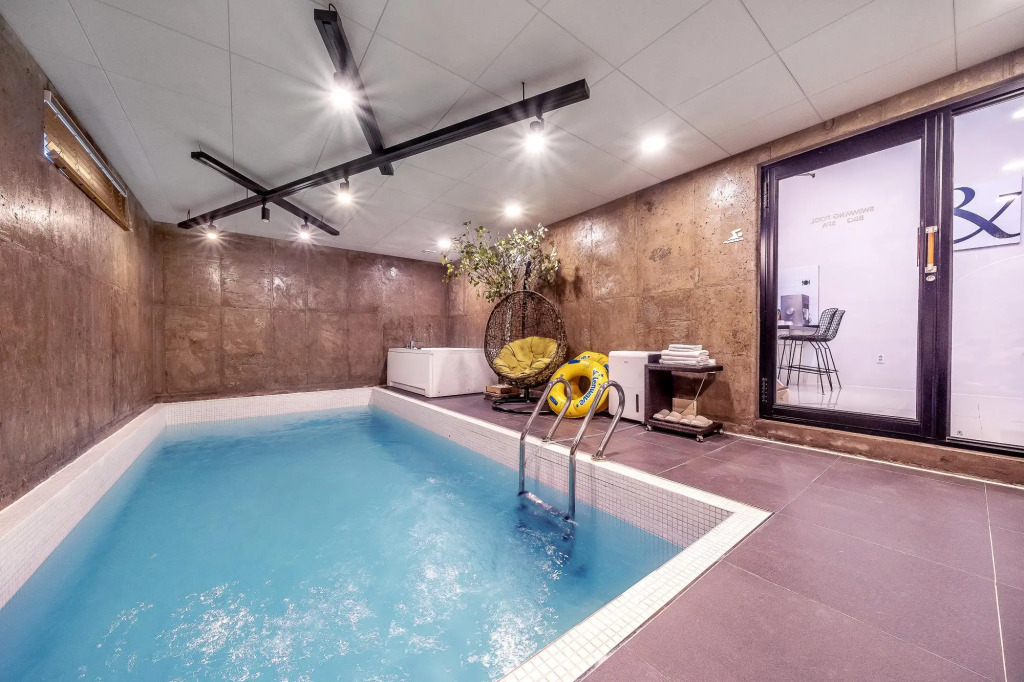 Gapyeong Dangdangi Pet Poolvilla Blue