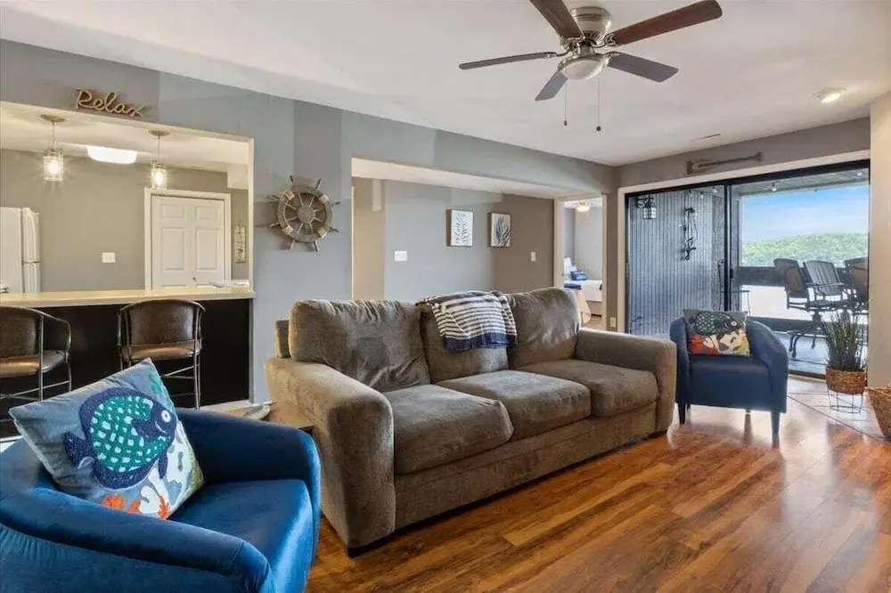 Spacious Pet-friendly Lakeview Condo w/ Boat Slip & Pools