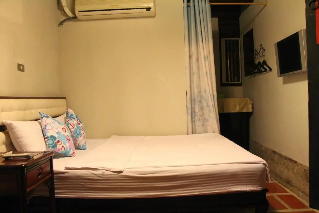 No. 85 Shuitou B&B