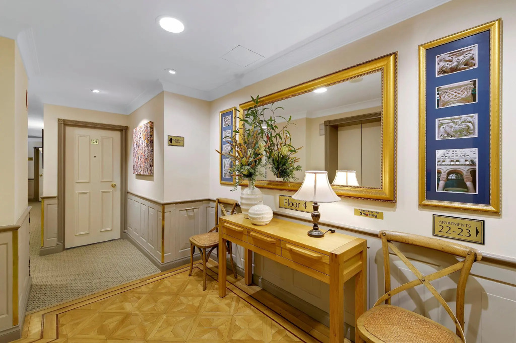 Manor Apartment Hotel
