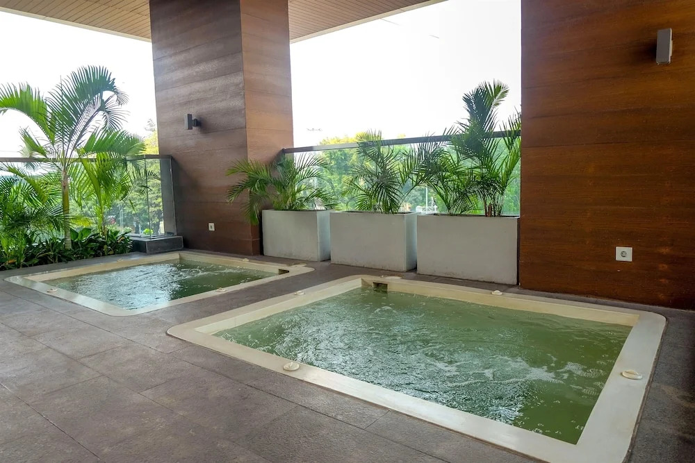 Luxurious Studio at Capitol Suites Apartment