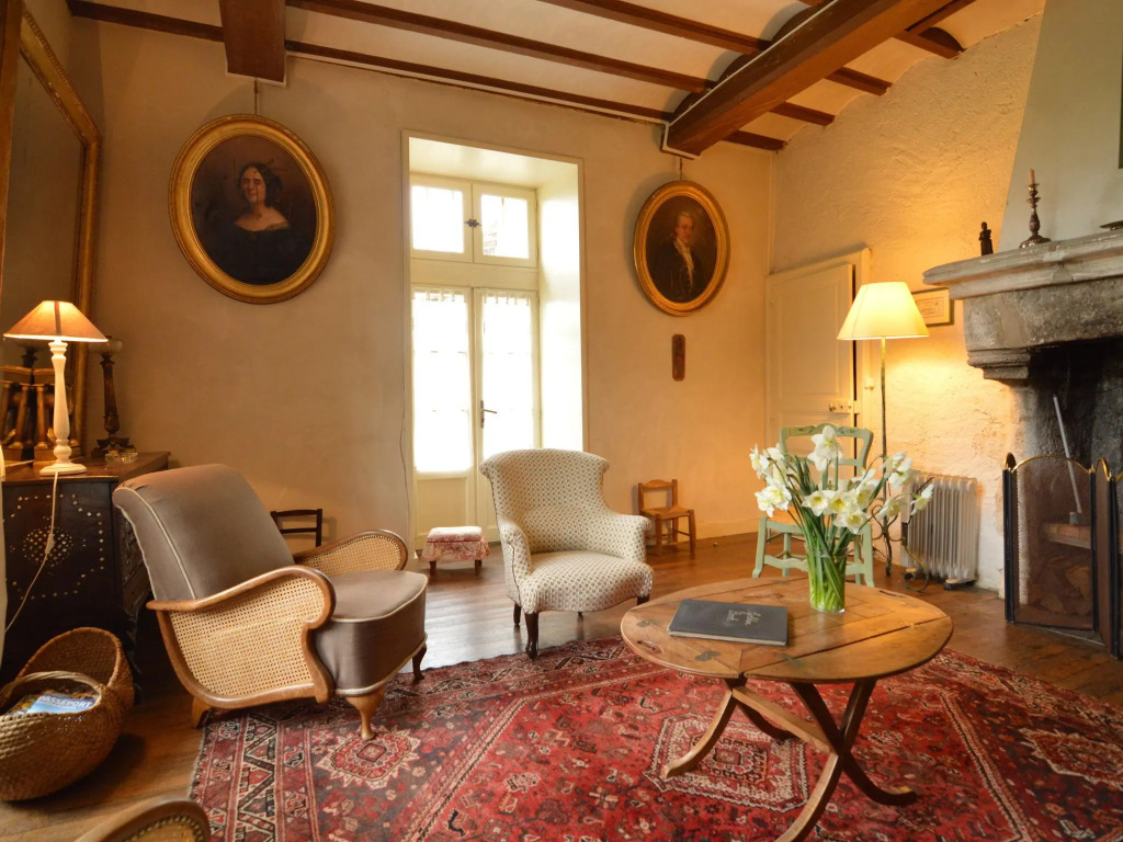 Gorgeous Mansion with Pool in Saint-Paul-du-Bois