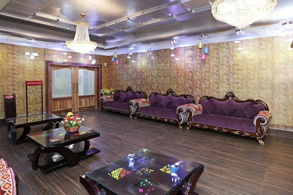 OYO 9855 Hotel Royal Suites