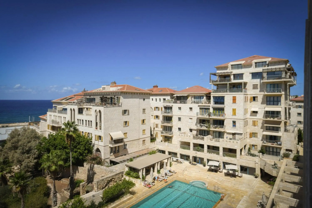 Andromeda 3 Bd apartment with pool & sea view