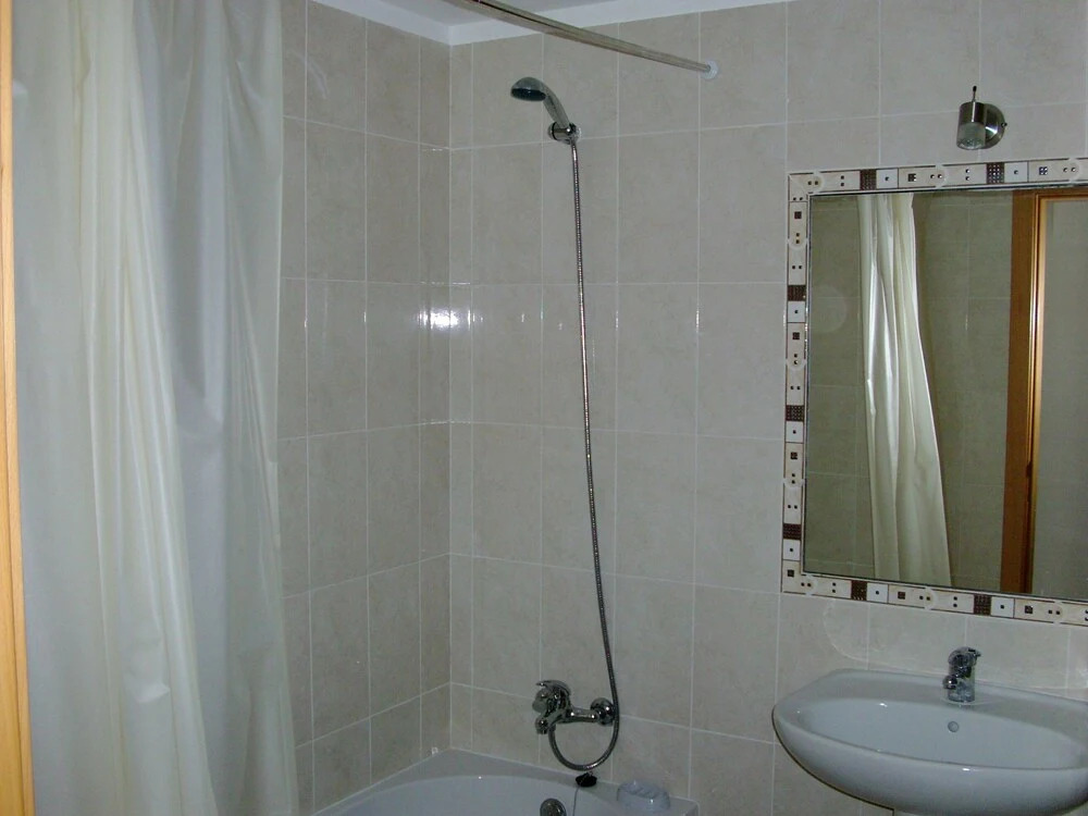 Iconic Apartment with 2 bedrooms & full kitchen 2 Apts by RedAwning